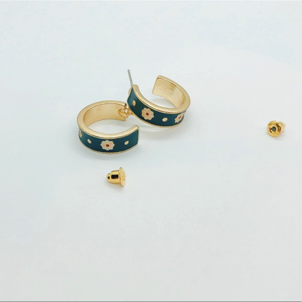 Daisy Flower Enamel Geometric Stud Earring